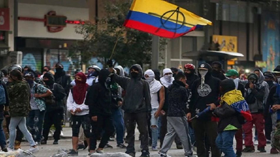 إصابات خلال مواجهات بين الشرطة ومتظاهرين في كولومبيا