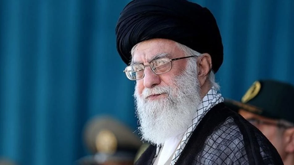 خامنئي يقول إيران ستواصل تقليص التزاماتها بالاتفاق النووي