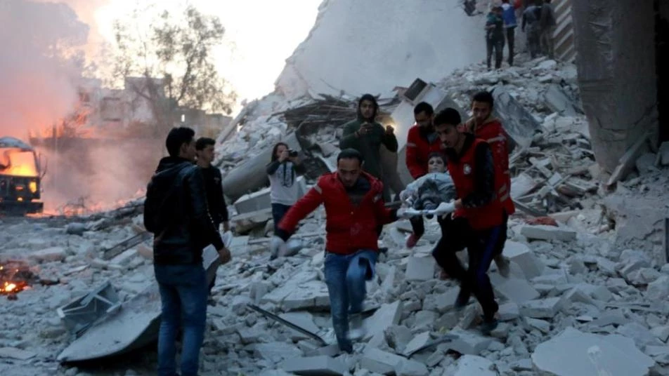 مقتل طفلين وأمهما بقصف روسي على منزل عائلة جنوب إدلب
