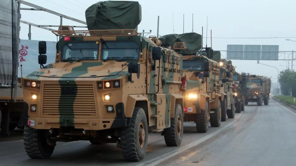 وصول تعزيزات عسكرية تركية جديدة إلى الحدود مع سوريا