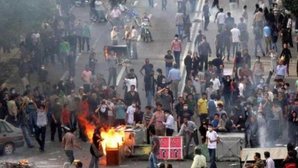المظاهرات تجتاح إيران.. ونظام الملالي لا يجد بديلاً عن العنف والقتل