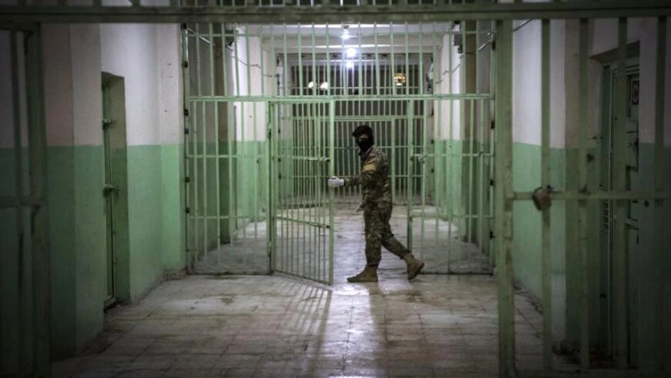 إيران تبني أكبر سجن لها في سوريا و"المونيتور" يكشف التفاصيل
