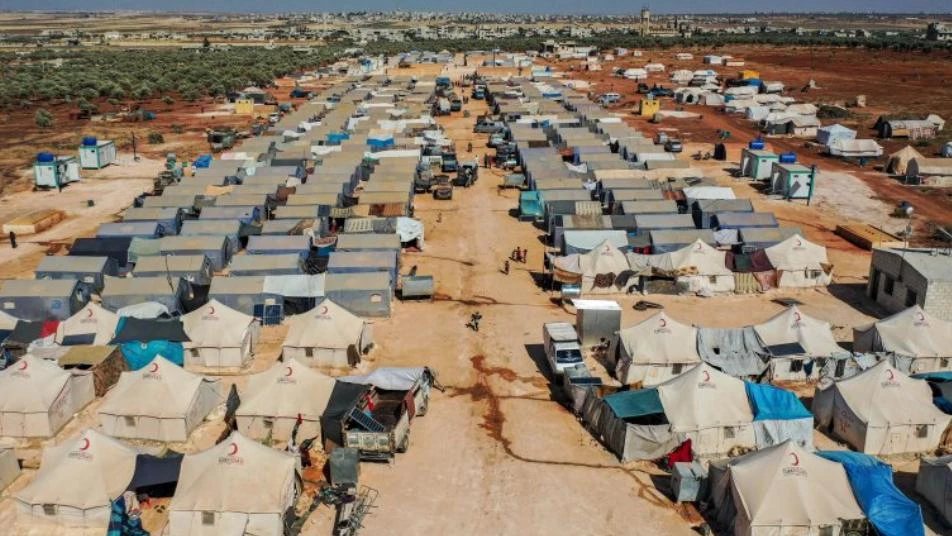 واشنطن بوست: مُخيّمات نزوح السوريين تتحول إلى مُدن من الخارج فقط