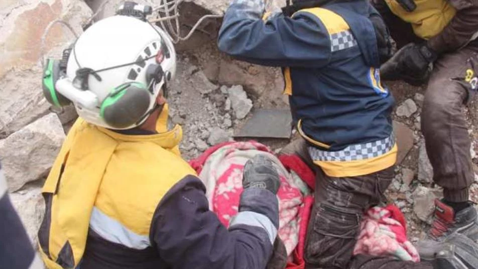 "تحت الأنقاض".. ضحايا مدنيون بقصف روسي على جبل الزاوية جنوب إدلب