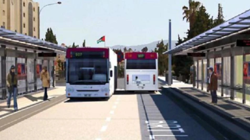 دهس مواطناً في يومه الأول.. "الباص السريع" يبصر النور بالأردن بعد انتظار 11 عاماً (صور)