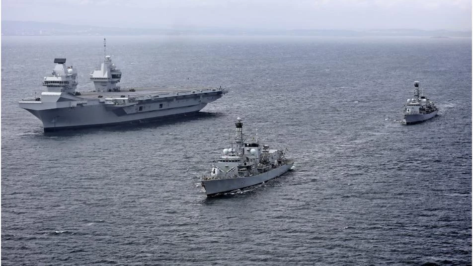 فرنسا توافق على مقترح بريطاني بتشكيل قوة بحرية لحماية الملاحة في الخليج