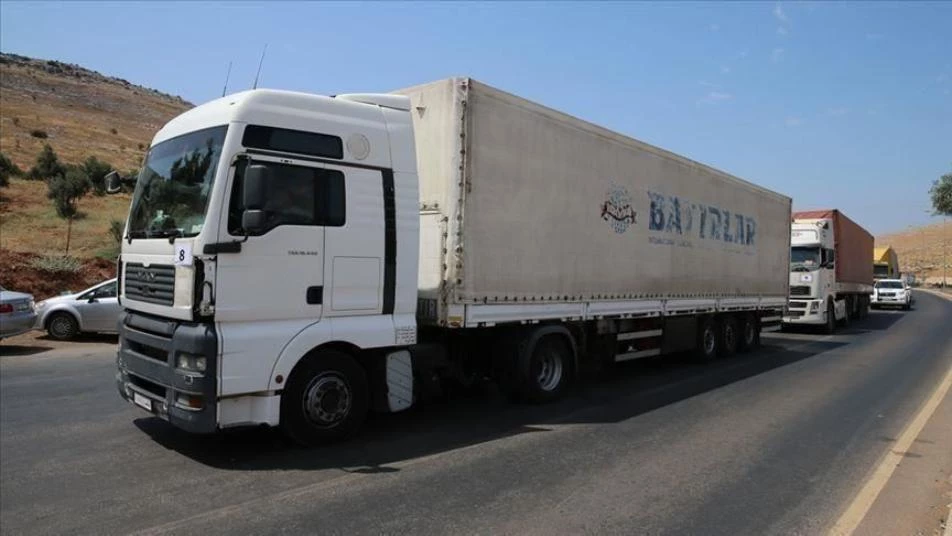 قافلة مساعدات أممية تعبر الحدود التركية باتجاه إدلب