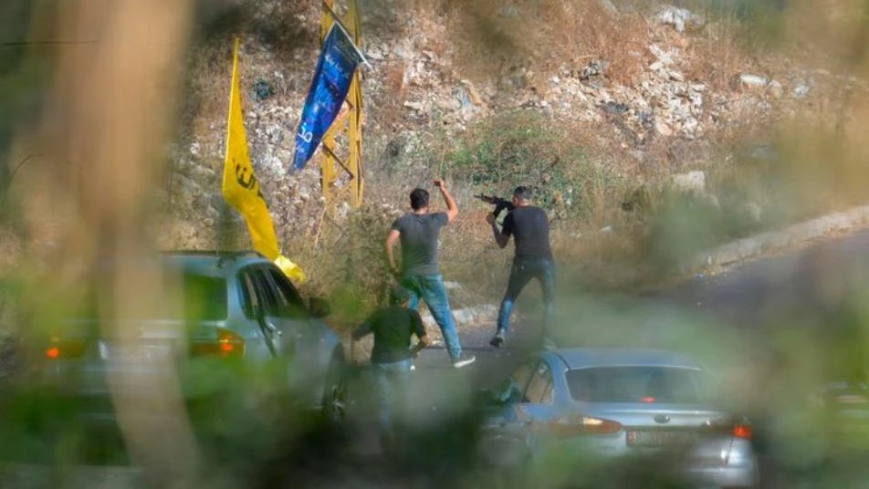 لبنان يغلي.. قتلى لميليشيا حزب الله بينهم قيادي باشتباكات مع عشائر عربية (فيديو)