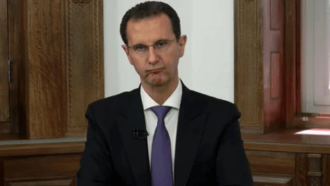 موالٍ معروف يهزأ من بشار الأسد: ما ضل بدنا غير مكرمة العواء (فيديو)