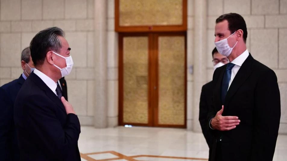 هل غدر الأسد بموسكو وانتقل للحضن الصيني؟
