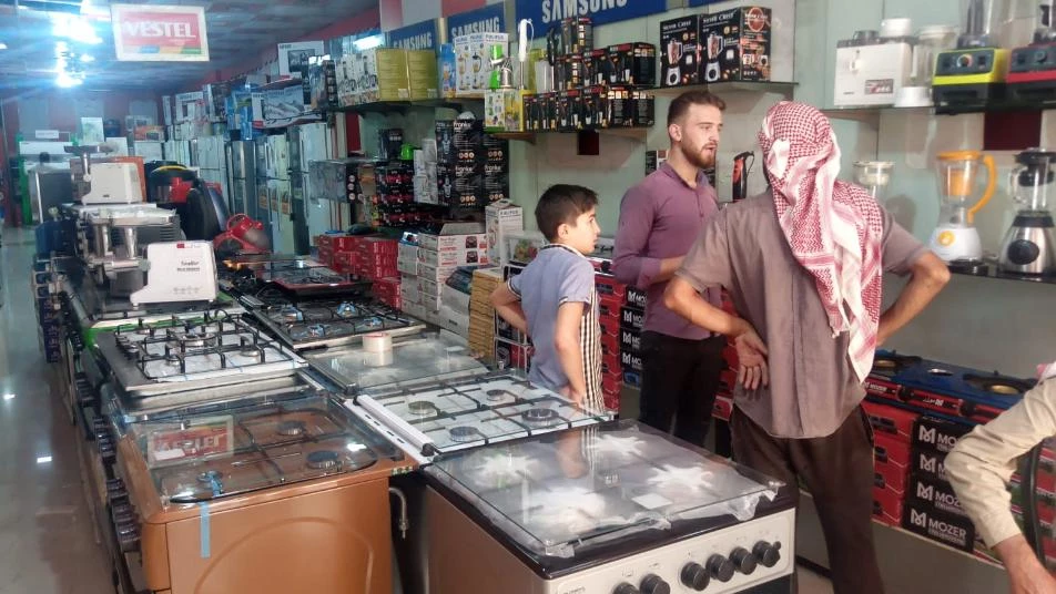 سببان ينعشان أسواق بيع الأدوات الكهربائية في إدلب والأسعار  تنافس درجات الحرارة!