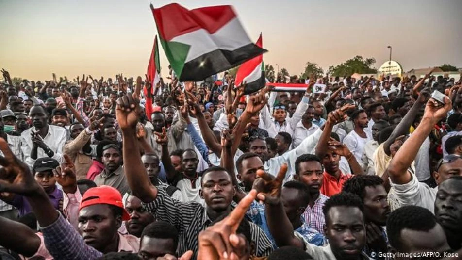 السلطات الأمنية تفرج عن رئيس اتحاد الصحفيين السودانيين