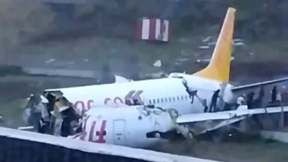 ارتفاع حصيلة ضحايا تحطم الطائرة في مطار إسطنبول