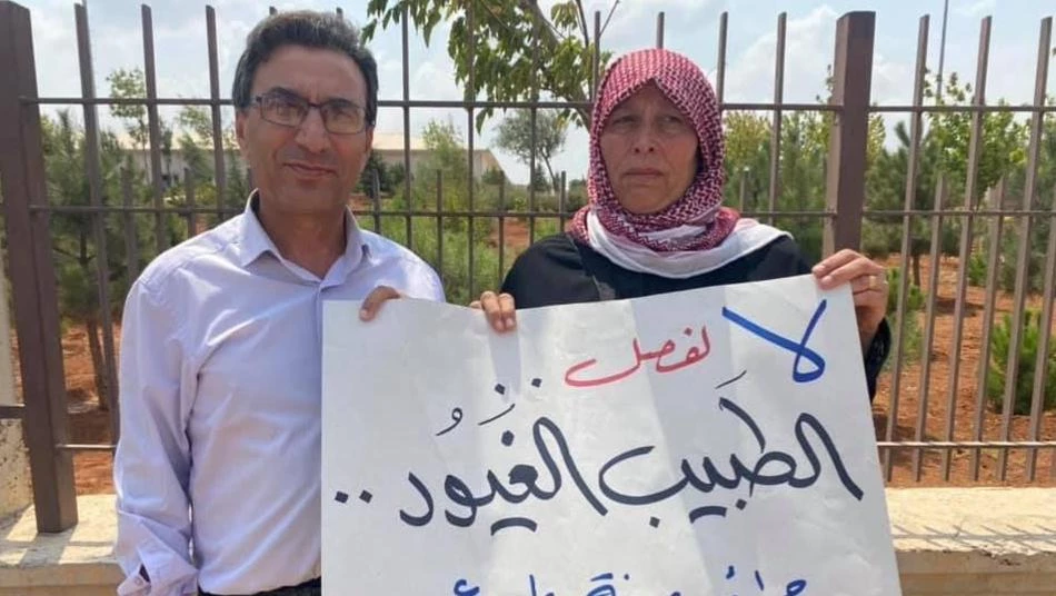 أطباء مشفى مارع يتضامنون مع زميلهم "حجاوي" بالإضراب" ويشترطون لفكه
