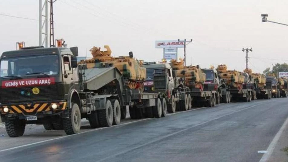 تركيا ترسل تعزيزات عسكرية كبيرة إلى الحدود مع سوريا