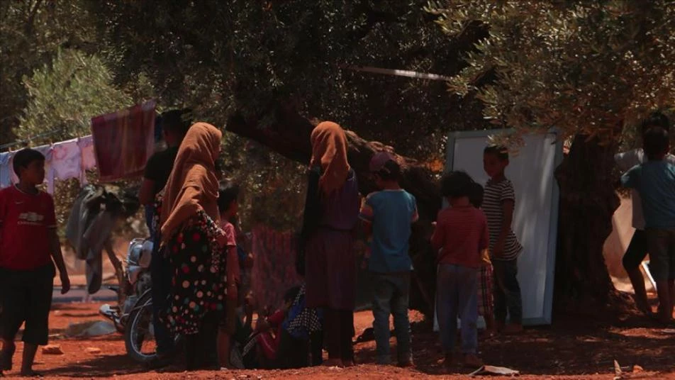 منظمة: 450 ألف سوري نزحوا إلى الحدود التركية جراء قصف إدلب