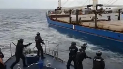 طاقمها سوري.. ضبط سفينة لبنانية بالمياه الإسبانية محملة بكميات ضخمة من "الحشيش" (فيديو)