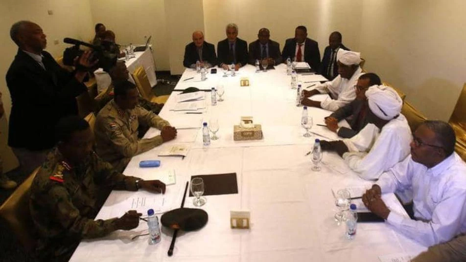 السودان.. "العسكري" و"التغيير" يتفقان على الوثيقة النهائية للإعلان الدستوري