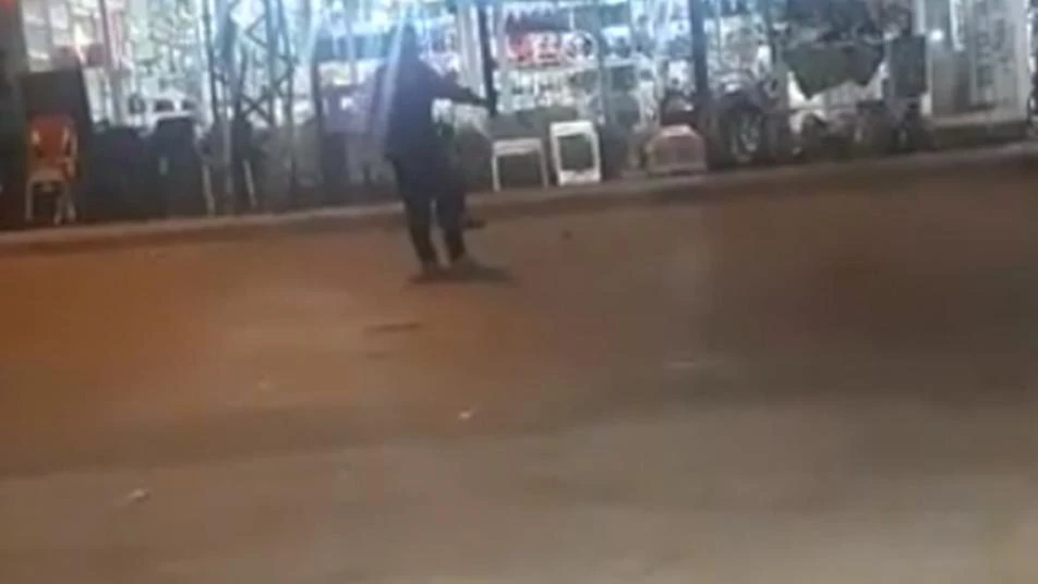 أمام المارة.. سوري يحاول الانتحار بأحد شوارع تركيا ومصدر لأورينت يوضح السبب (فيديو)