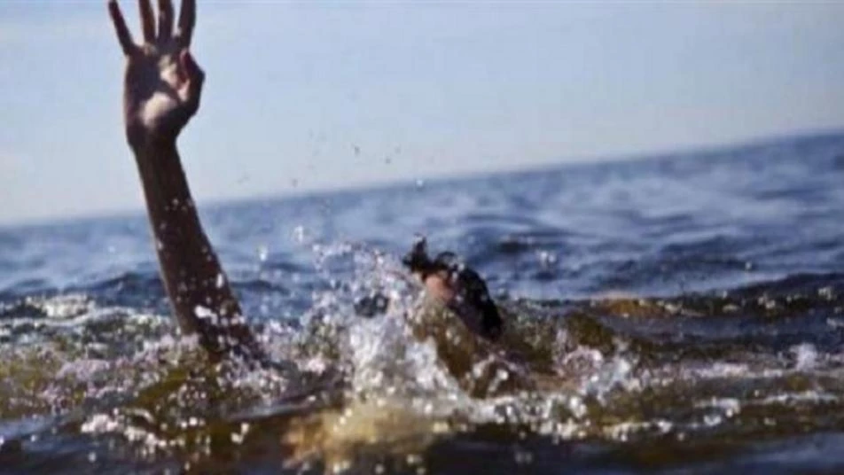 حاول إنقاذ أخيه من الغرق في أحد شواطئ جبلة فغرق بدلاً منه