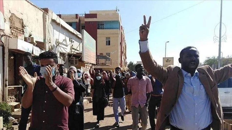 محتجون في السودان يغلقون طريقاً دولياً