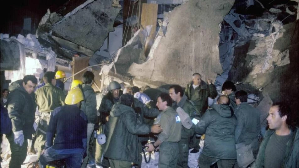 بالصور: إسرائيل تميط اللثام لأول مرة عن خسائر صواريخ صدام حسين التي استهدفتها عام 1991