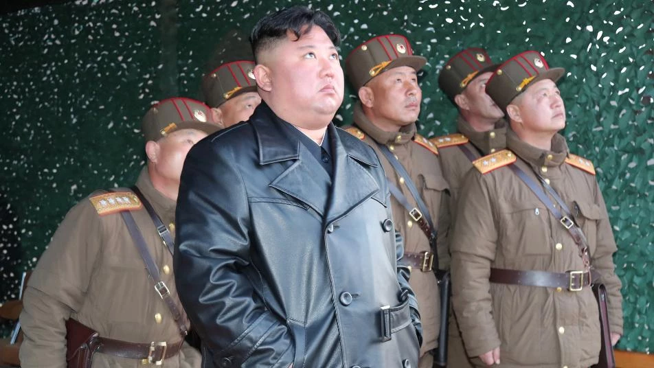 زعيم كوريا الشمالية يُعلق خطط التحرك العسكري ضد سيوؤل
