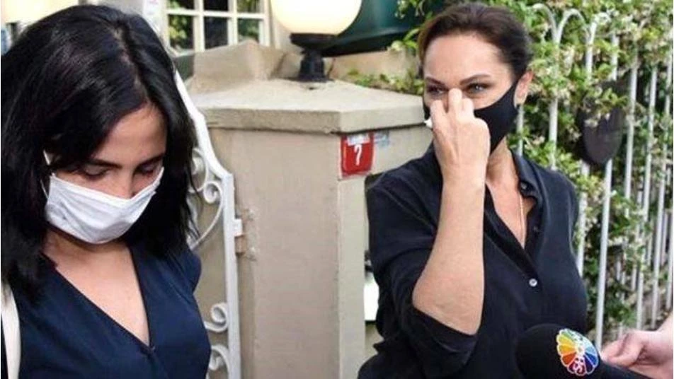 ممثلة تركية شهيرة تثير السخط بعد تشبيهها الكمامة بالنقاب والمحجبات بـ البعبع