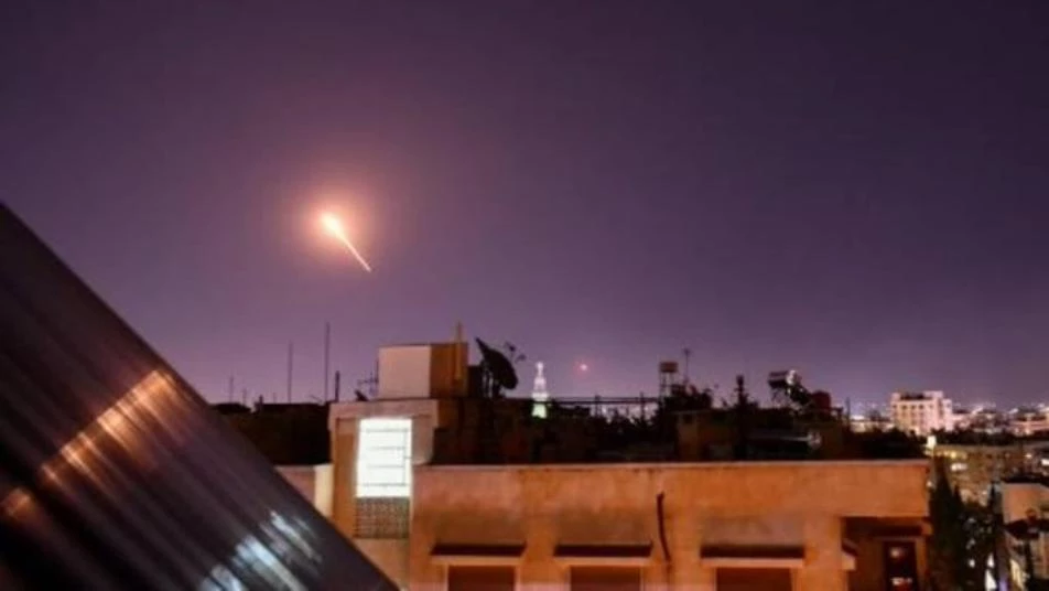 إسرائيل توسع قصفها في دمشق وحمص ونظام الأسد يهاجم إدلب ودرعا