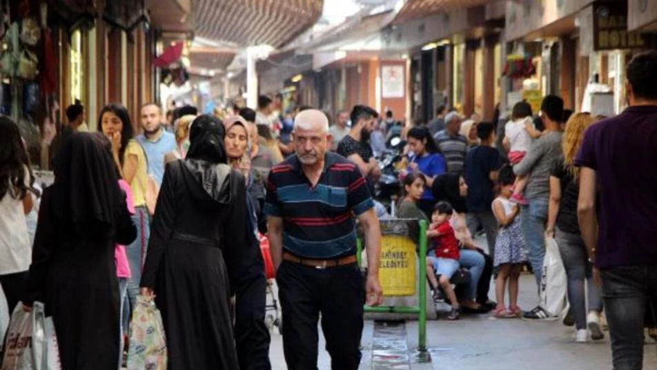 دراسة تركية تكشف عن آراء متناقضة بين الأتراك تجاه قبول السوريين