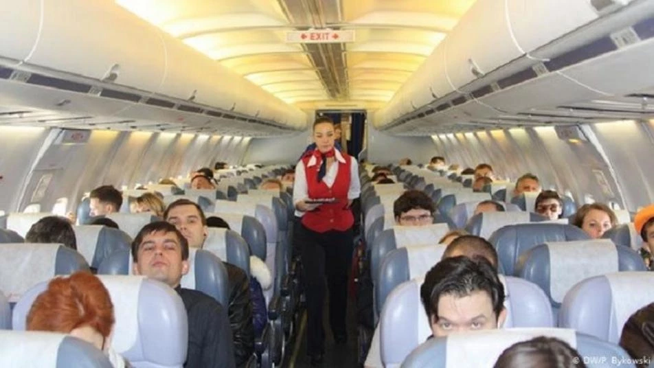 شركات الطيران تحذر الركاب من خلع أحذيتهم خلال الرحلات