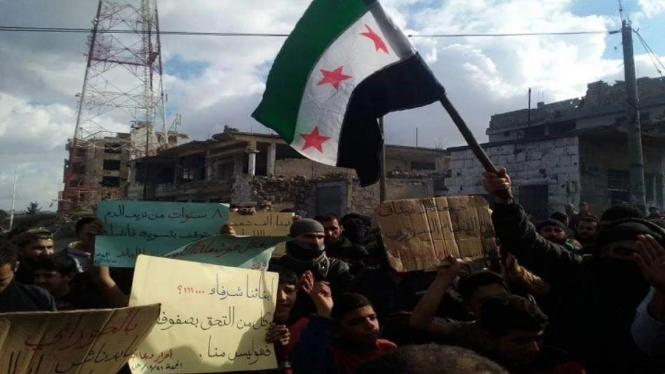 بالفيديو والصور.. حيطان درعا وجامعها العمري يعيدان "الثورة السورية" إلى سيرتها الأولى