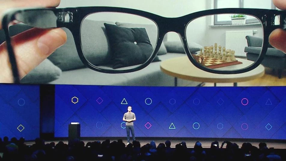 "فيسبوك" يُطوّر نظارة واقع افتراضي جديدة بمواصفات غير مسبوقة!
