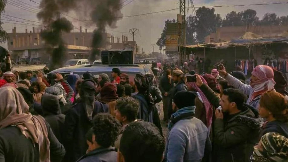 الاحتجاجات تتصاعد في مناطق سيطرة قسد.. ما طبيعة الذرائع لتبرير اعتقالات الأهالي؟