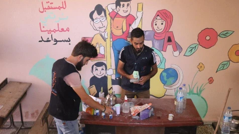 18 شابا وشابة يطلقون مبادرة لإعادة ترميم وتأهيل المدارس بإدلب