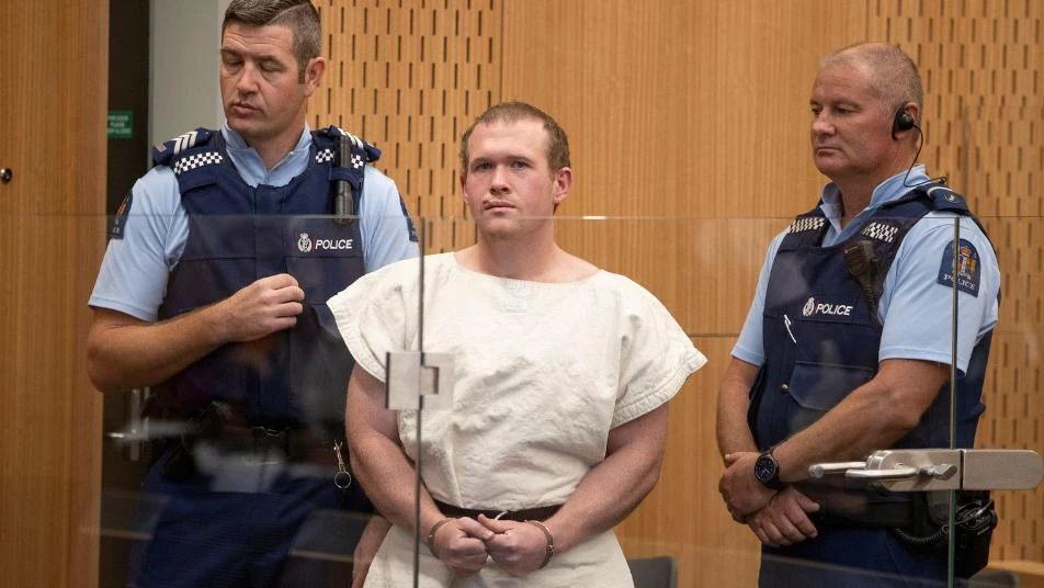 بماذا طالب مرتكب مذبحة مسجدي نيوزيلندا المحكمة؟