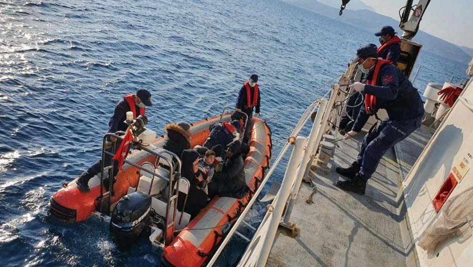 Syrians among asylum seekers rescued from rubber boat