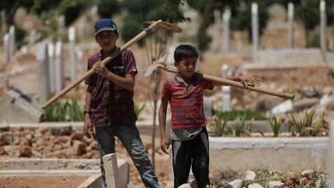 Two Syrian children dig graves to survive in Idlib