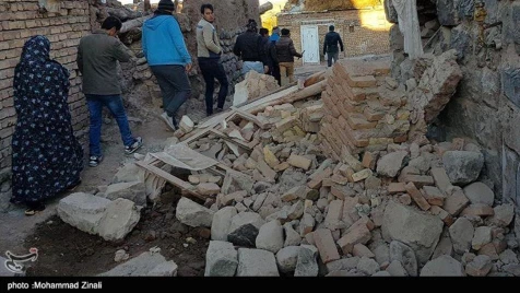 Iran earthquake kills 5, injures 300