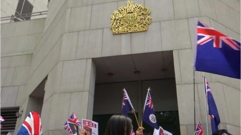 Hong Kong protesters sing "God Save the Queen" in plea to Britain