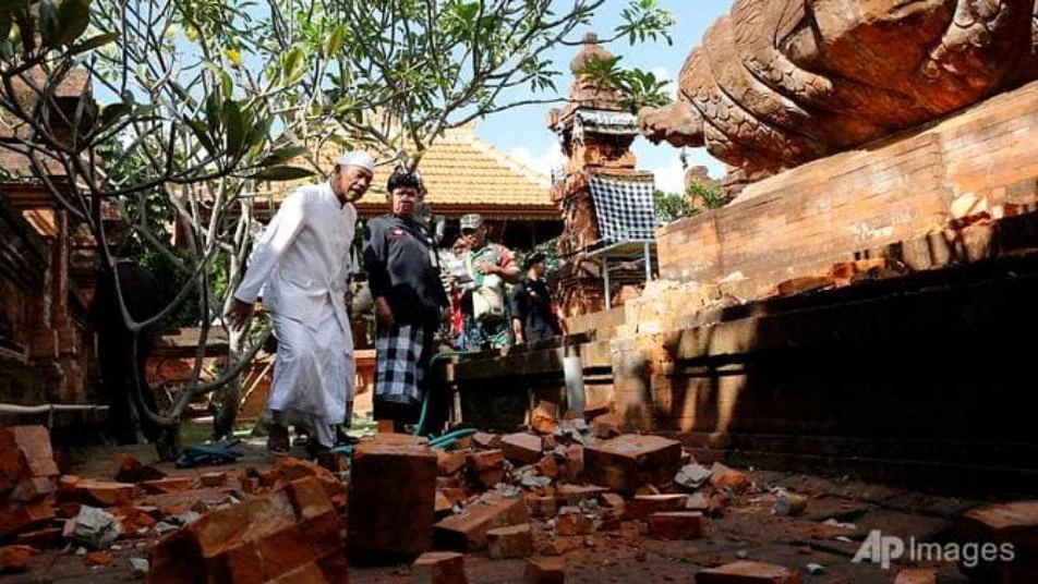 Quake near Indonesia's Bali causes panic, minor damage