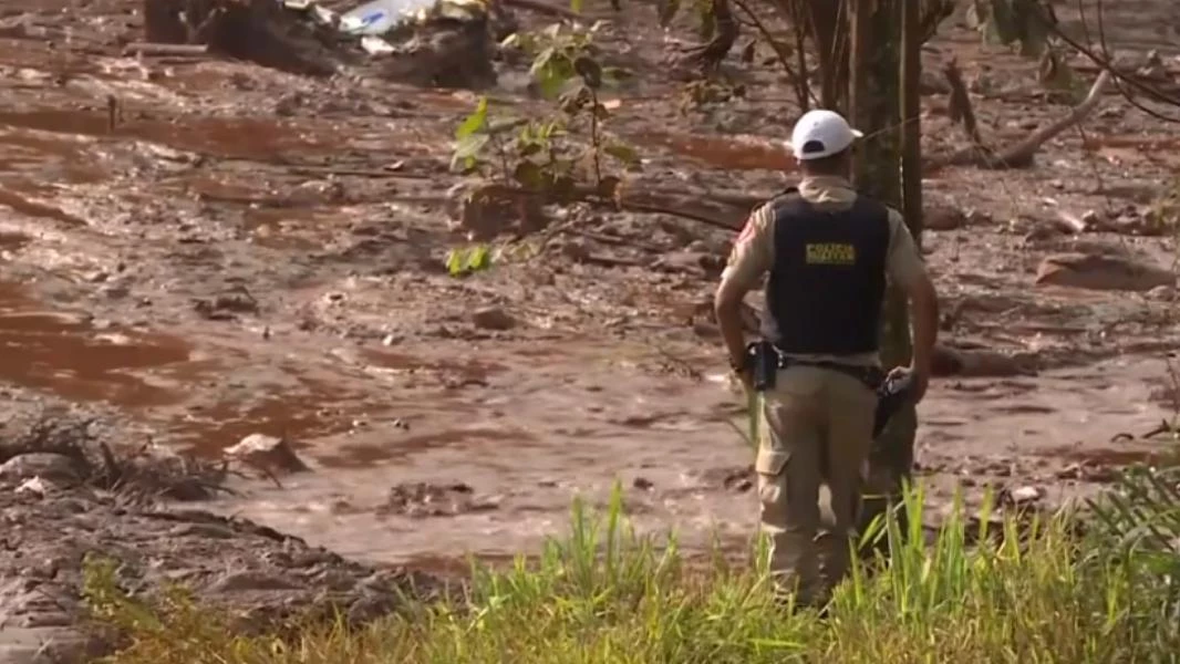 Relatives of missing victims in Brazil dam collapse maintain hope