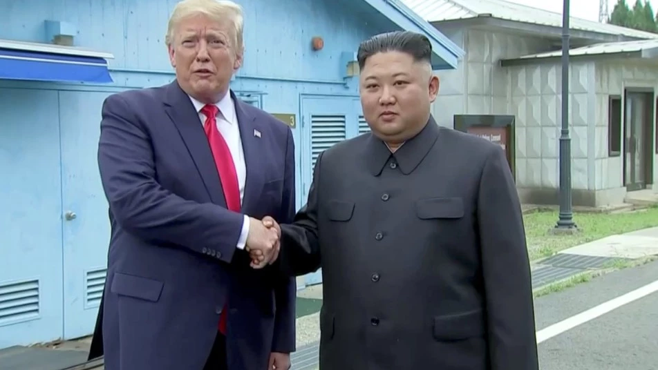  Trump, Kim meet at DMZ