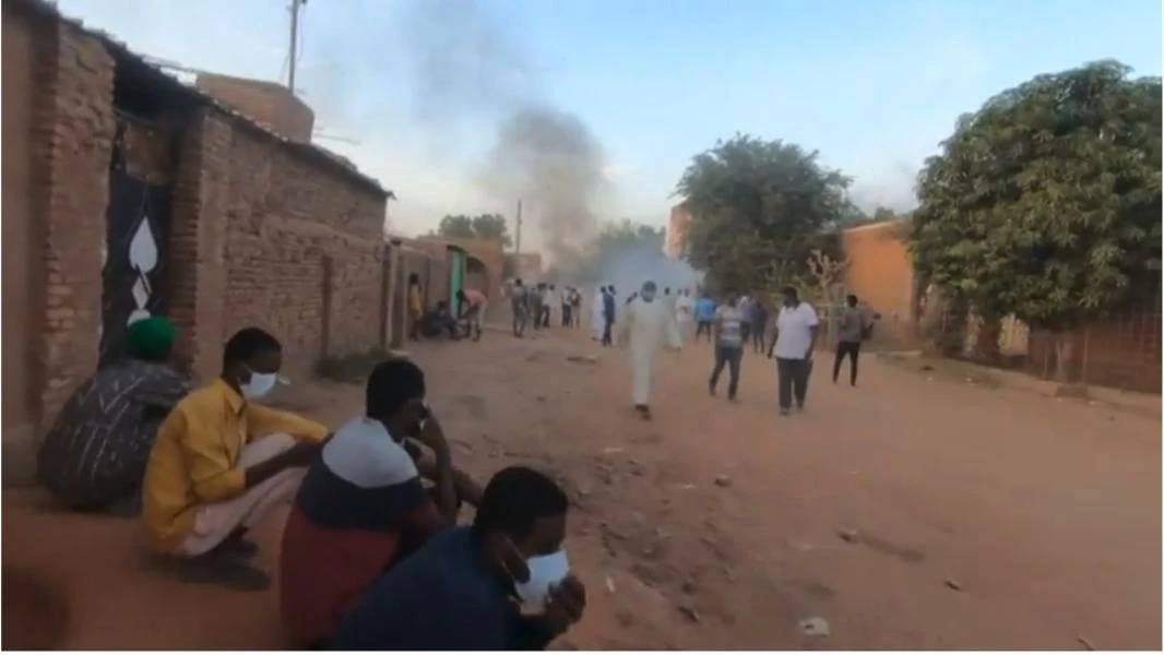 Sudan opposition leader says Bashir "must leave"