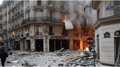 Explosion rocks Paris building