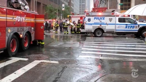 Helicopter crashes onto roof in centre of New York 