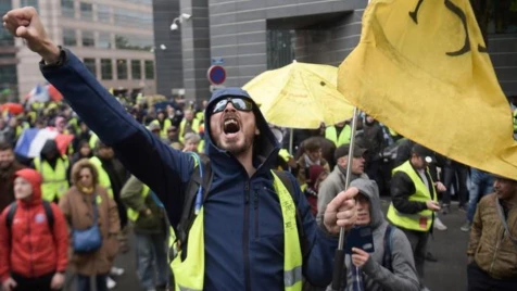 Despite Macron's plans, French yellow vests keep on going