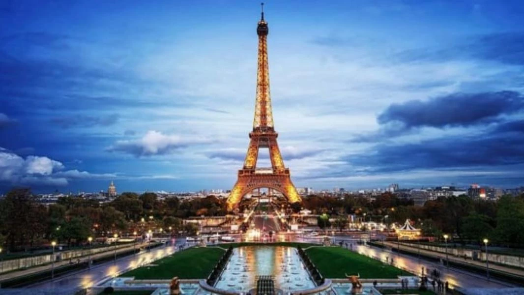 Eiffel Tower to close during “Yellow Vest” protests