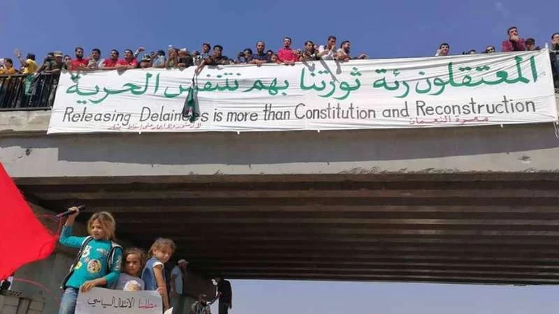 Syrian demonstrators express solidarity with detainees