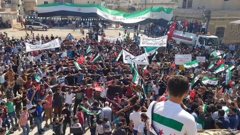 Demonstrators: "No reconstruction, constitution before Assad is ousted”